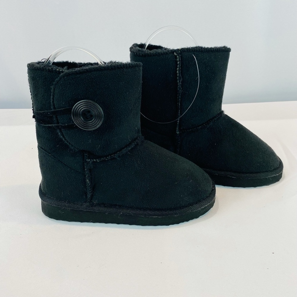 Brand New Size 2 Girls Black Lined Boots